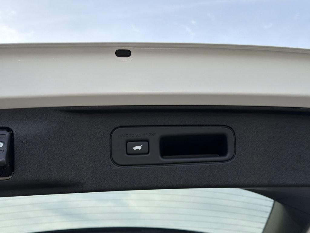 Used 2025 Honda Pilot EX-L image 17