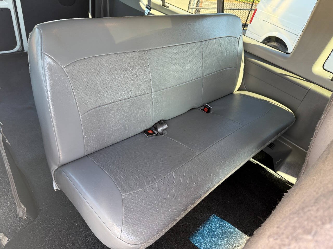 Used 2005 Ford E-350 and Econoline 350 XL RWD image 15