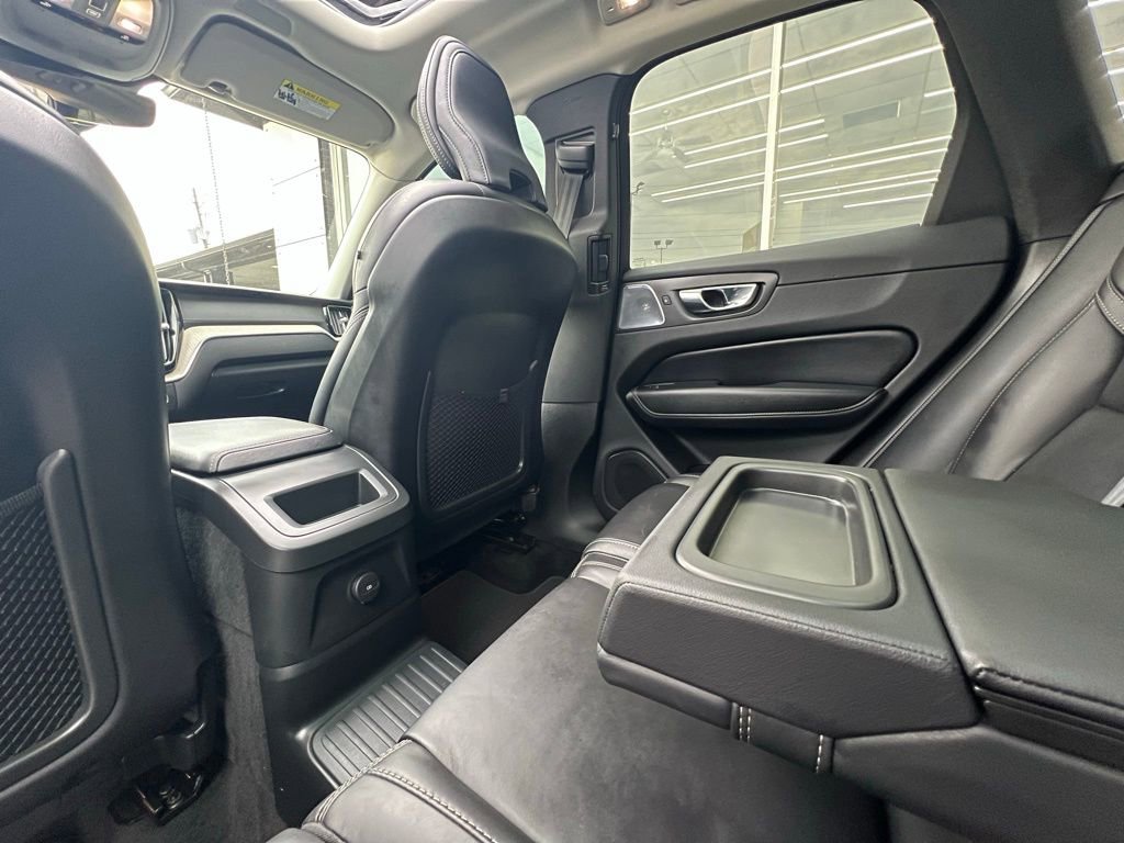 Used 2022 Volvo XC60 T8 Inscription w/ Advanced Package image 19