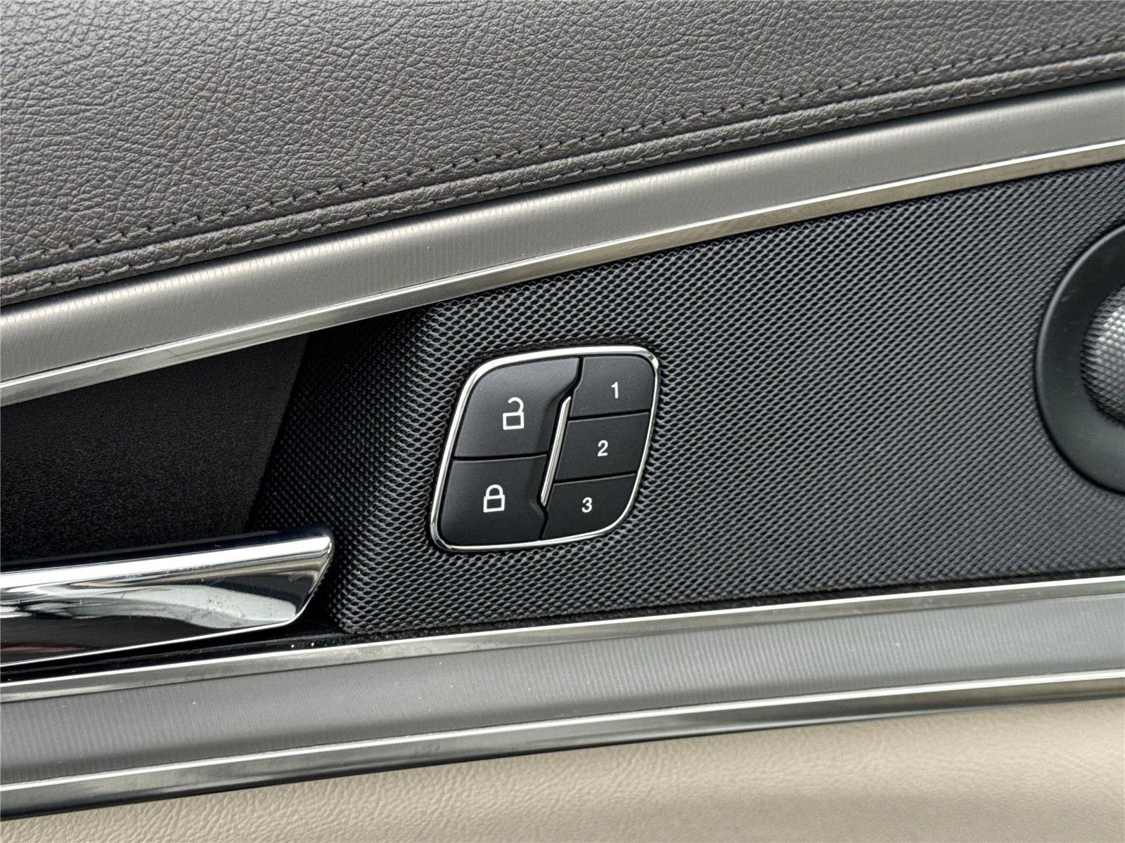 Used 2020 Lincoln Nautilus Reserve w/ Equipment Group 201A image 12