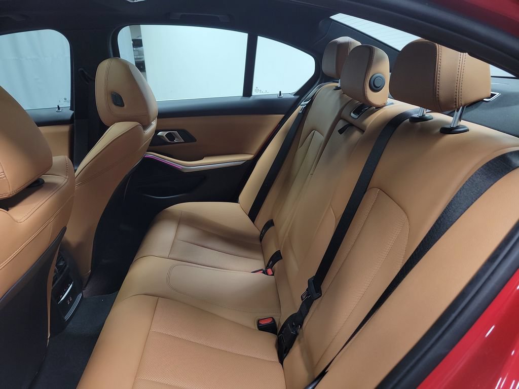 Used 2024 BMW 330i xDrive Sedan w/ Premium Package AWD/4WD image 31