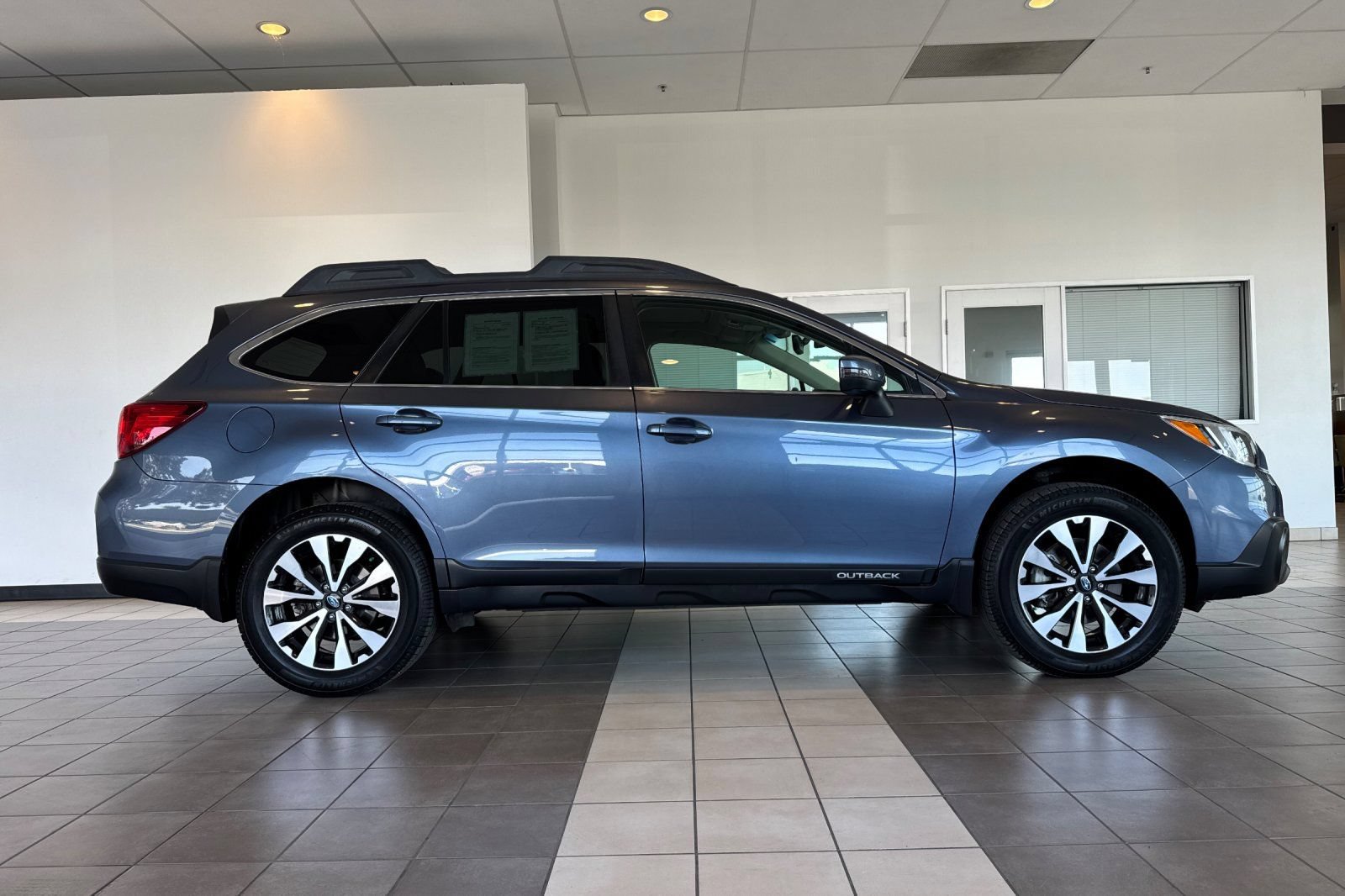 Used 2017 Subaru Outback 3.6R Limited AWD/4WD image 3