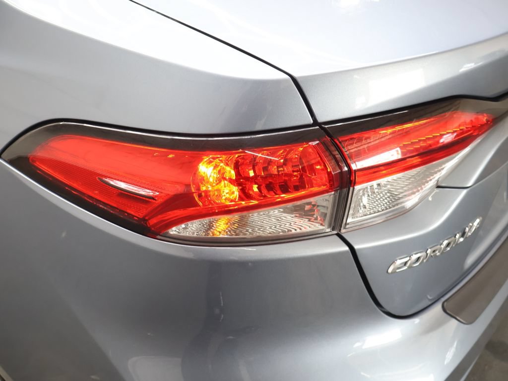 Used 2022 Toyota Corolla LE FWD image 29