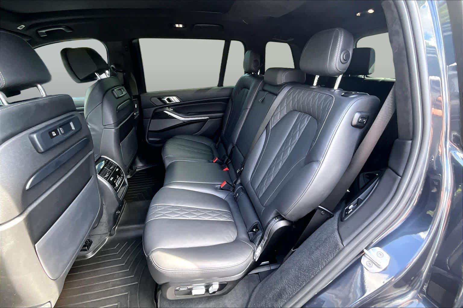 Used 2022 BMW X7 M50i w/ Dynamic Handling Package AWD/4WD image 21