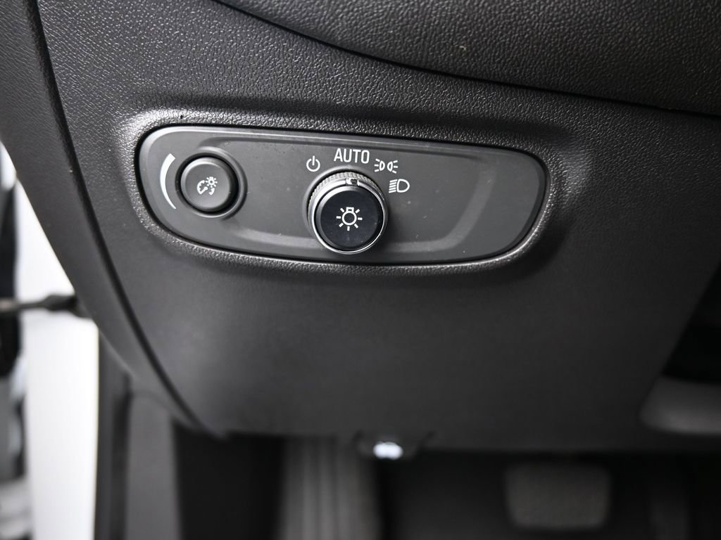 Used 2022 Chevrolet Equinox RS w/ Infotainment Package image 37