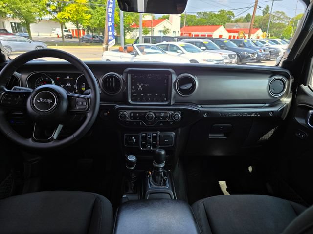 Used 2023 Jeep Wrangler Unlimited w/ Cold Weather Group AWD/4WD image 3