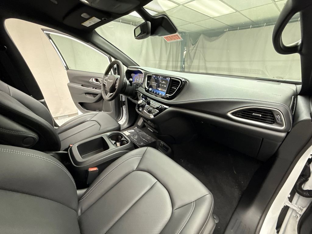 New 2026 Chrysler Pacifica Select image 19