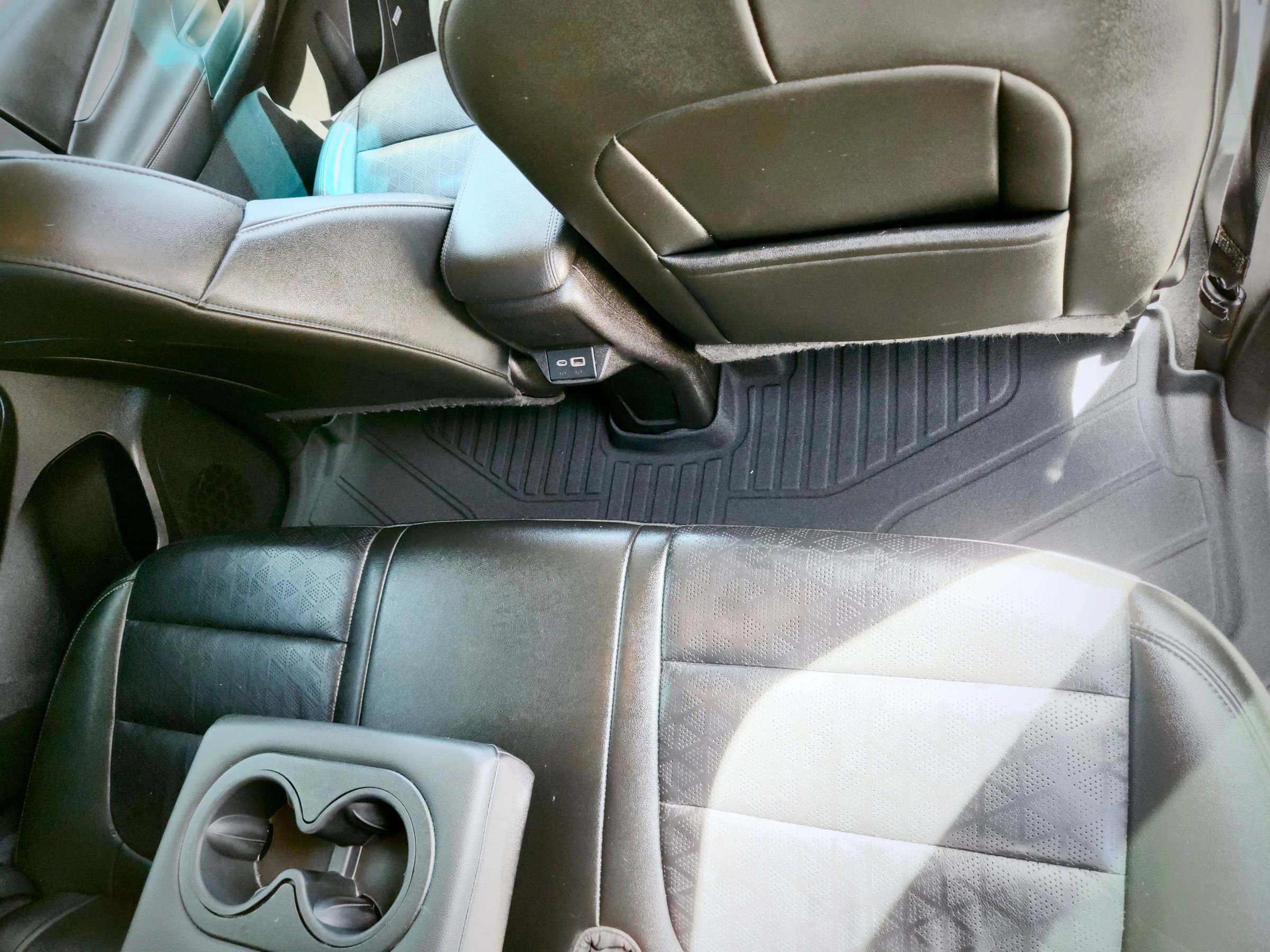 Used 2023 Chevrolet Bolt LT w/ Infotainment Package FWD image 33