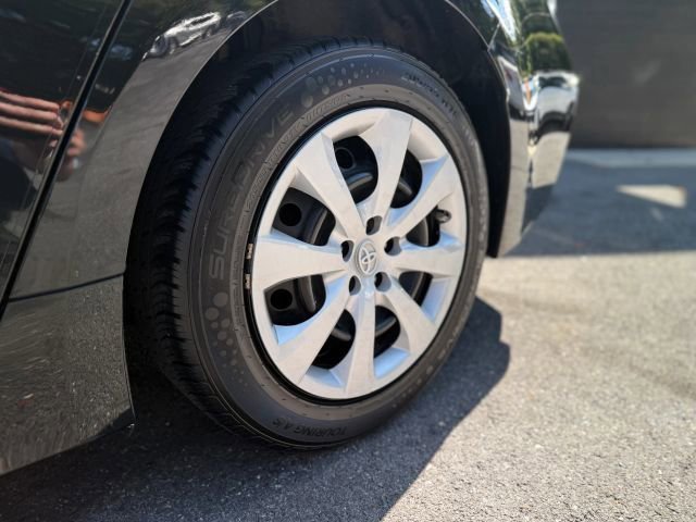 Used 2021 Toyota Corolla LE image 32