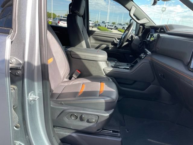 Used 2025 GMC Sierra 3500 AT4 w/ AT4 Premium Plus Package AWD/4WD image 19