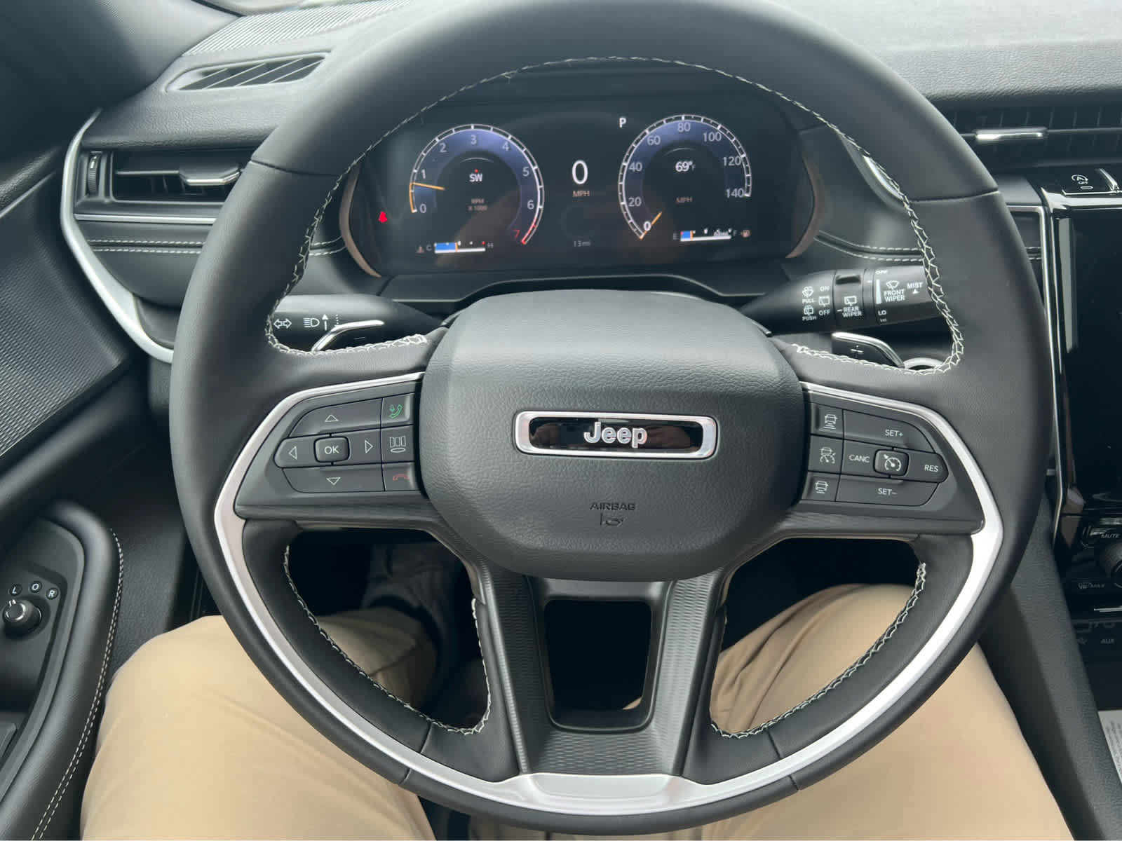 New 2025 Jeep Grand Cherokee L Altitude image 18