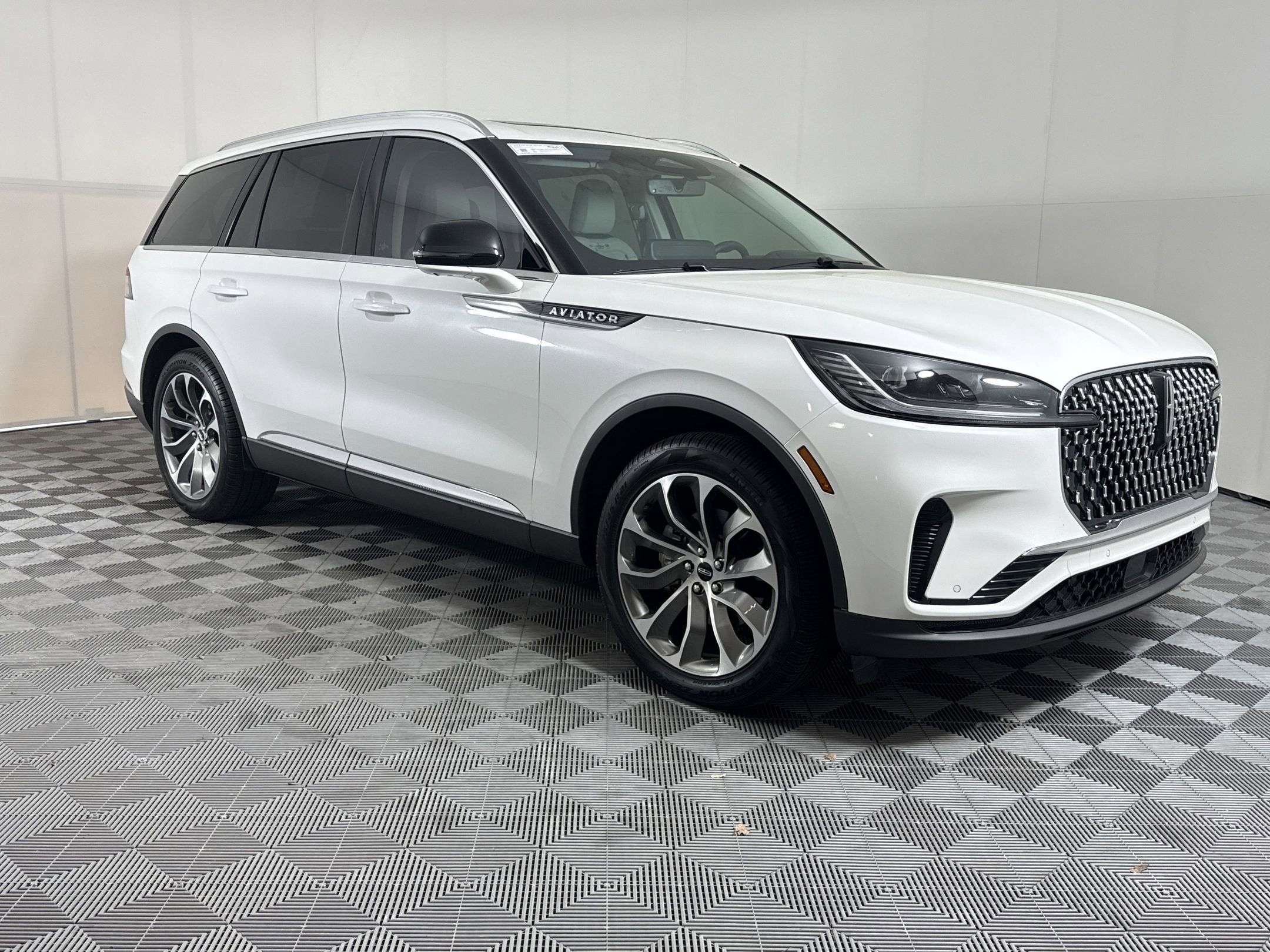 Used 2025 Lincoln Aviator Reserve w/ Illumination Package image 8
