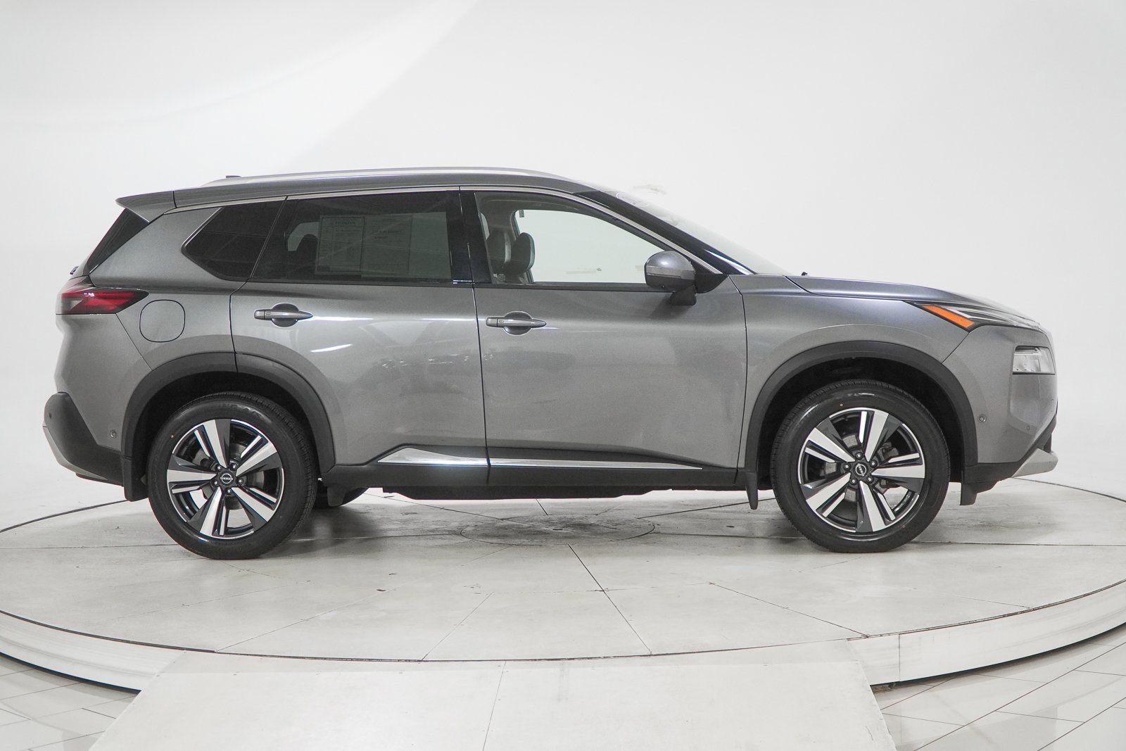 Used 2022 Nissan Rogue Platinum w/ Head-Up Display Package image 14