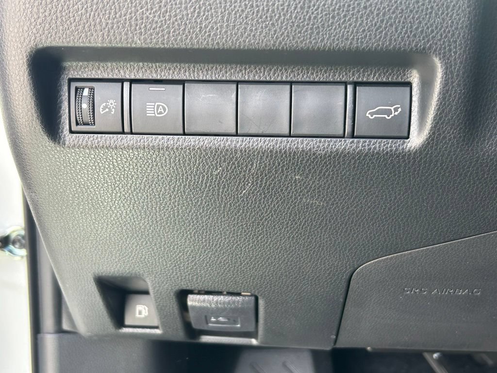 Used 2022 Toyota RAV4 XSE AWD/4WD image 18