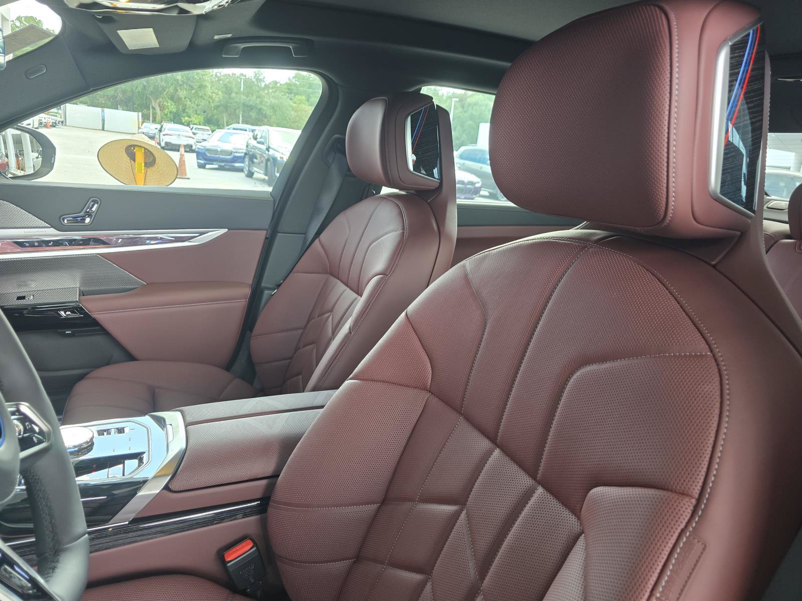 New 2026 BMW 750e xDrive AWD/4WD image 18