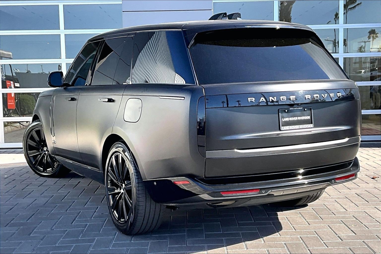 Used 2025 Land Rover Range Rover Autobiography image 11