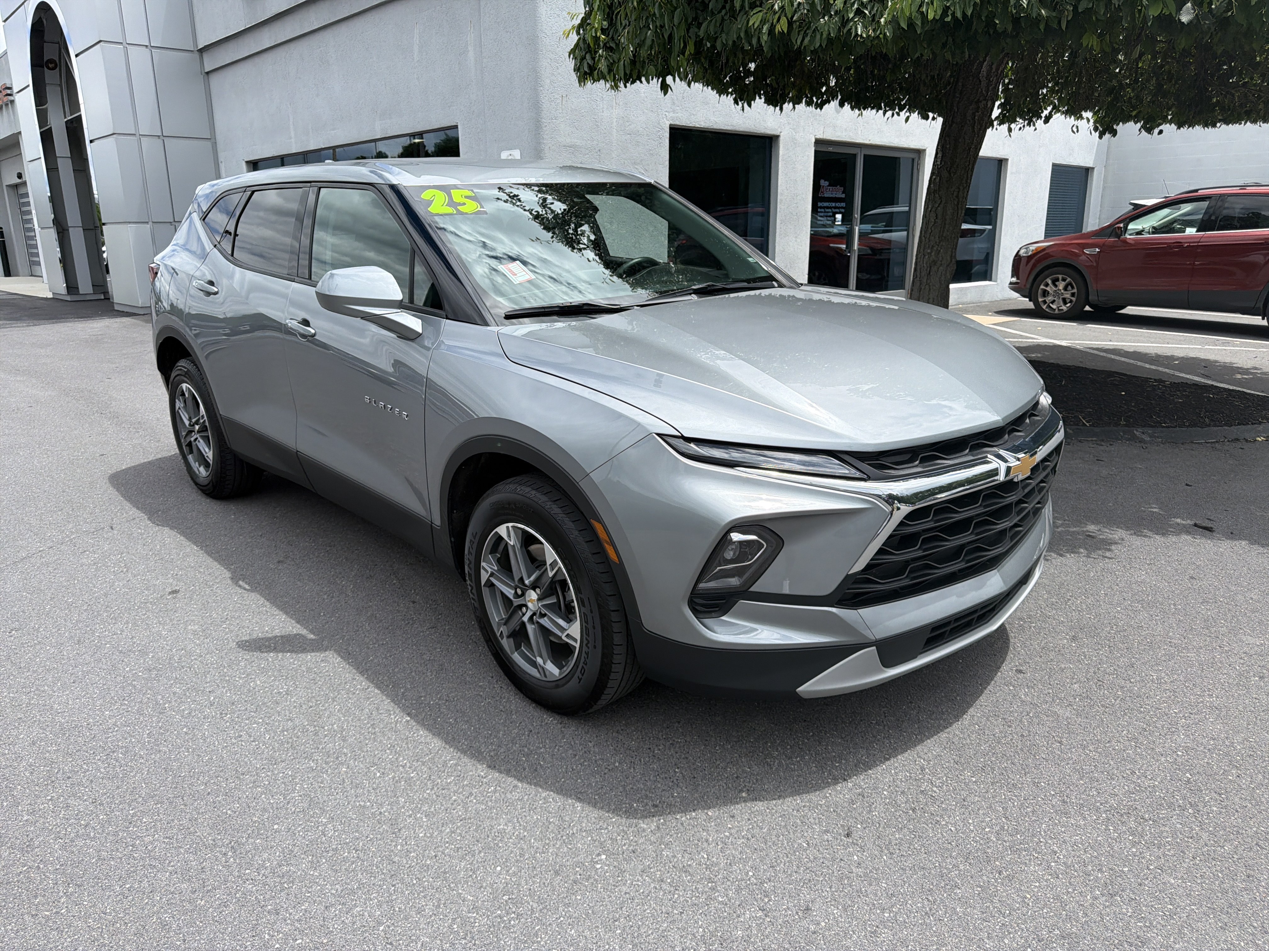 Used 2025 Chevrolet Blazer LT AWD/4WD image 1