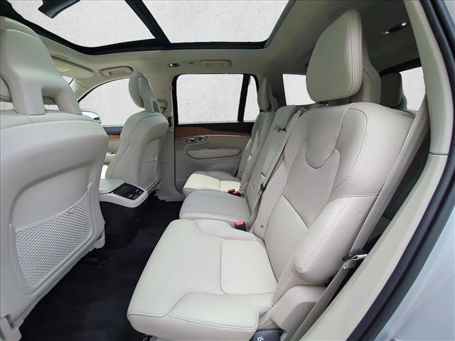 Used 2022 Volvo XC90 T6 Momentum AWD/4WD image 22