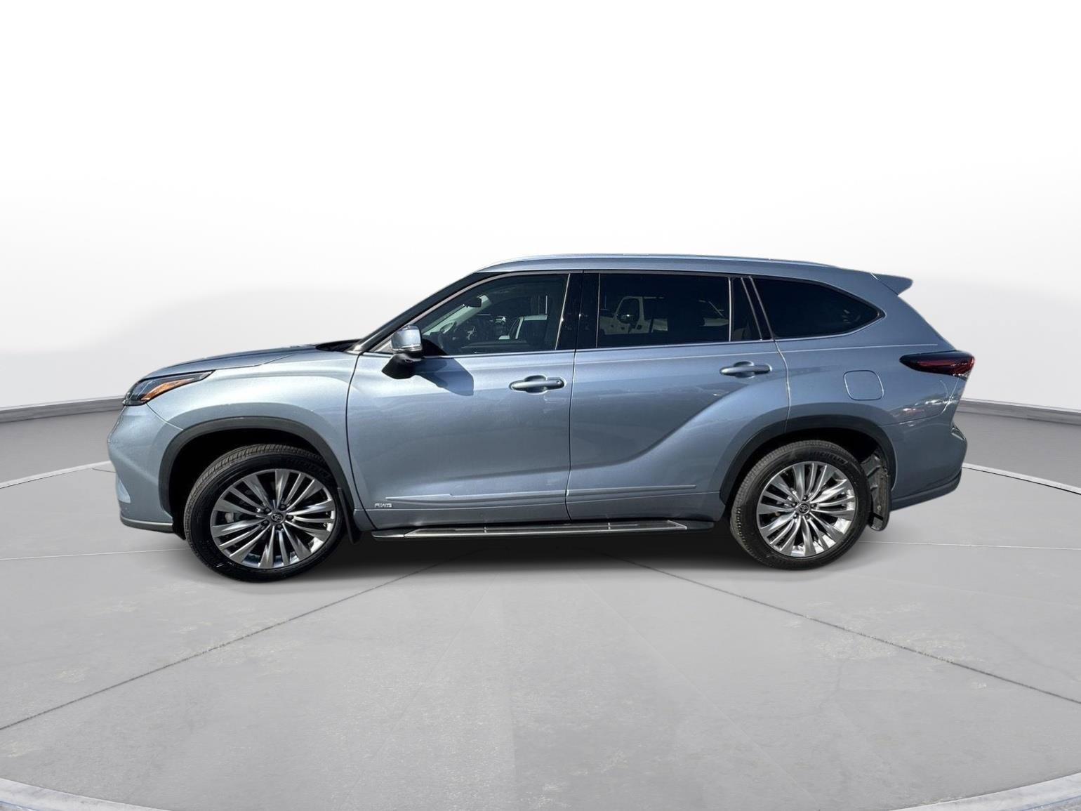 Certified 2024 Toyota Highlander Platinum AWD/4WD image 9