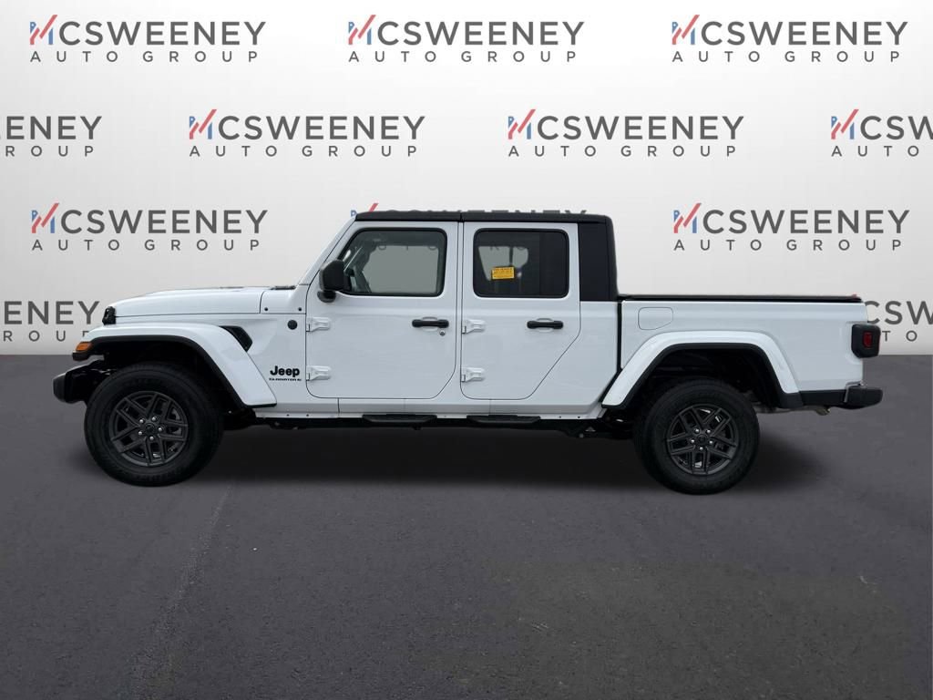 Used 2024 Jeep Gladiator Sport image 2
