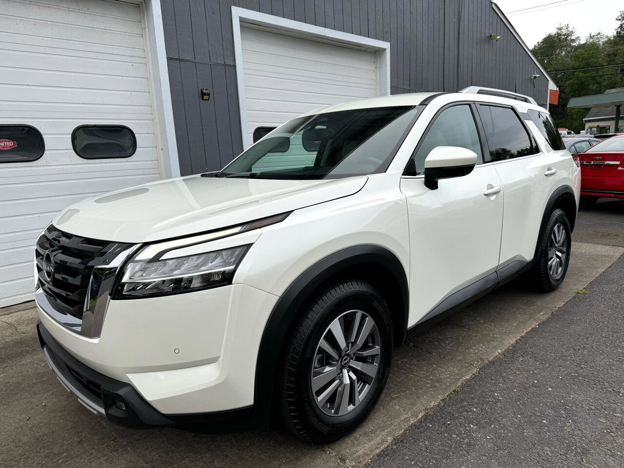 Used 2022 Nissan Pathfinder SL image 1