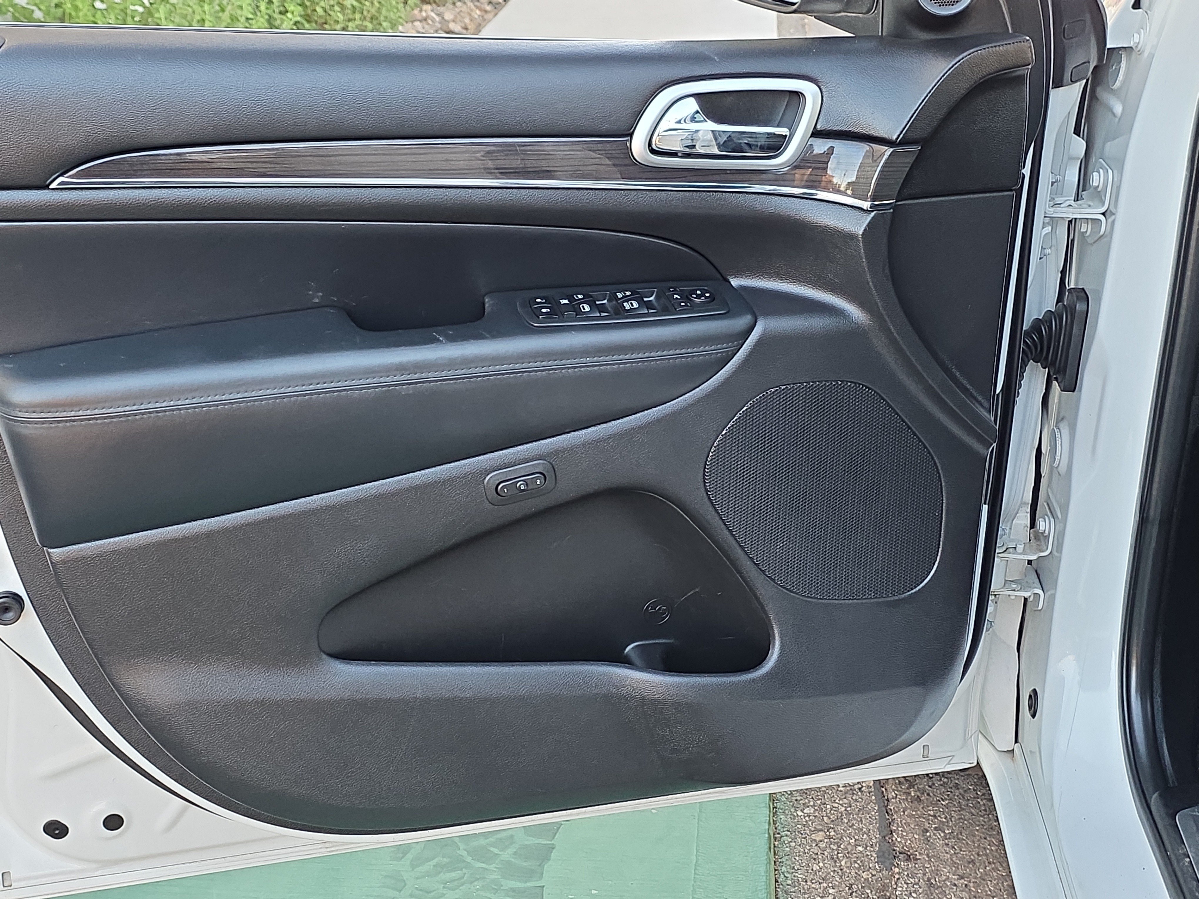Used 2018 Jeep Grand Cherokee Overland AWD/4WD image 9