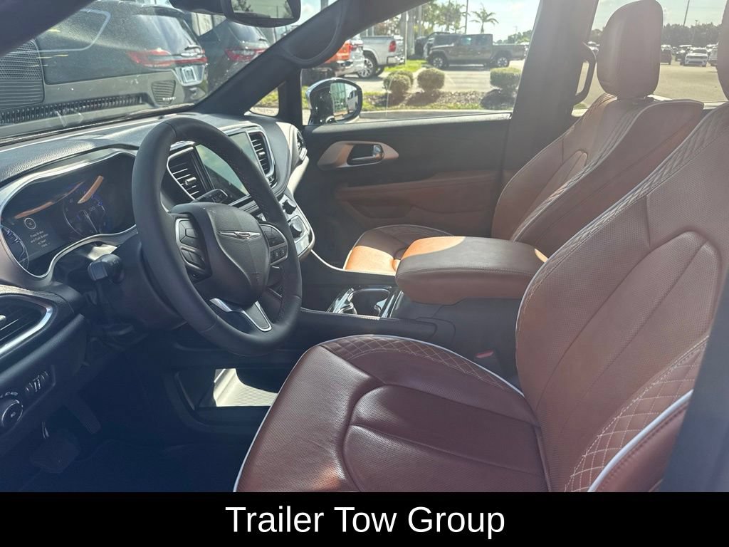 Used 2024 Chrysler Pacifica Pinnacle w/ Trailer Tow Group FWD image 4