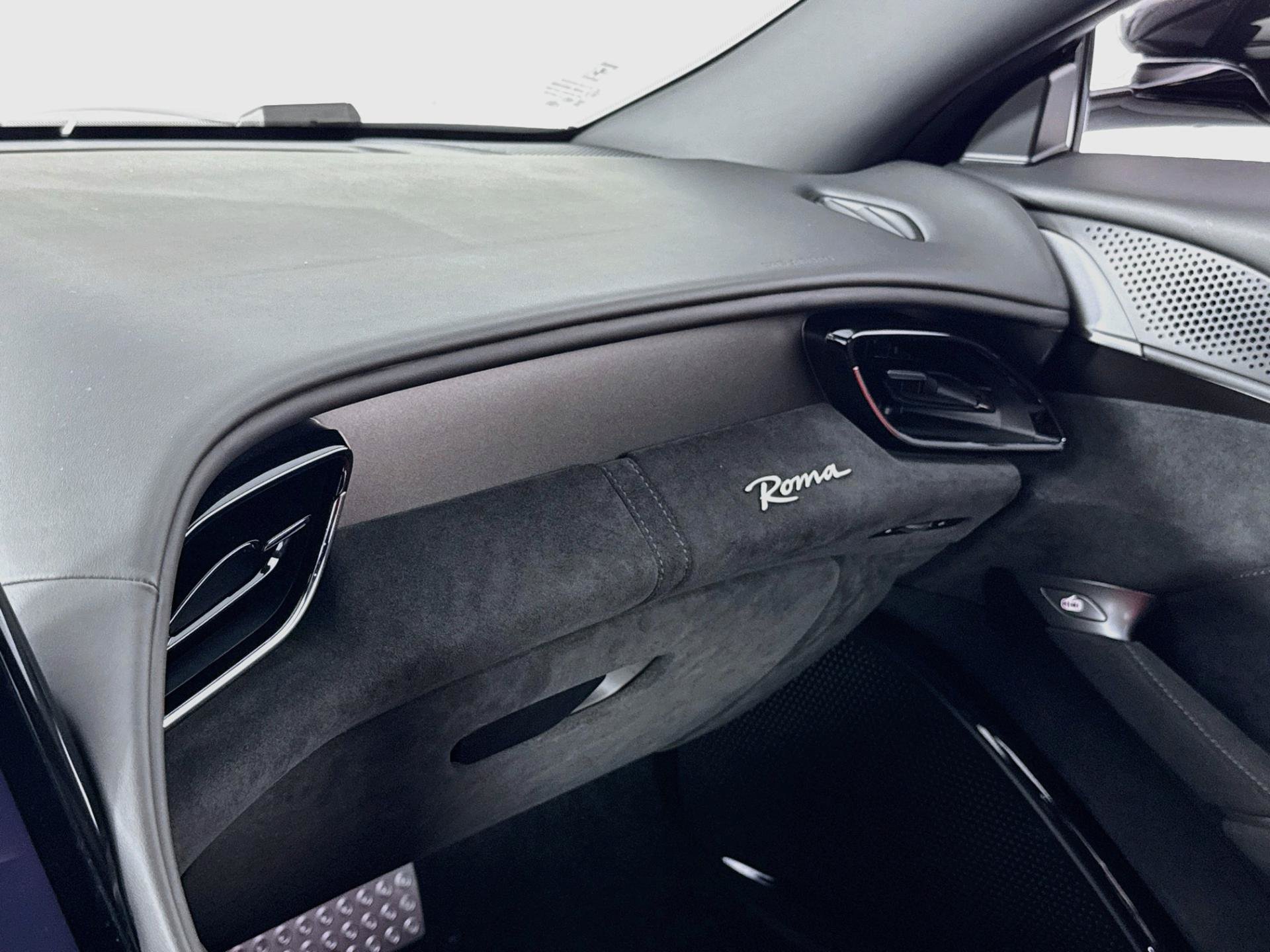 Used 2022 Ferrari Roma RWD image 39