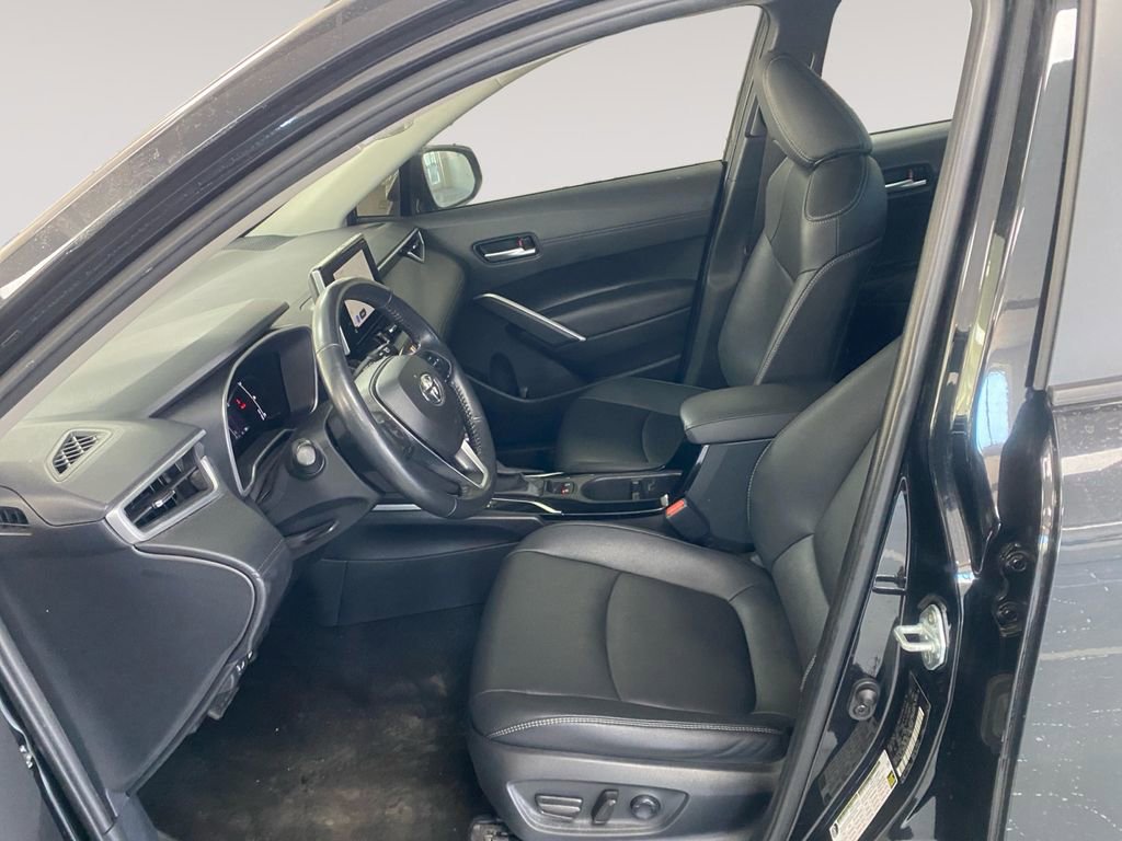 Used 2024 Toyota Corolla Cross XLE image 9