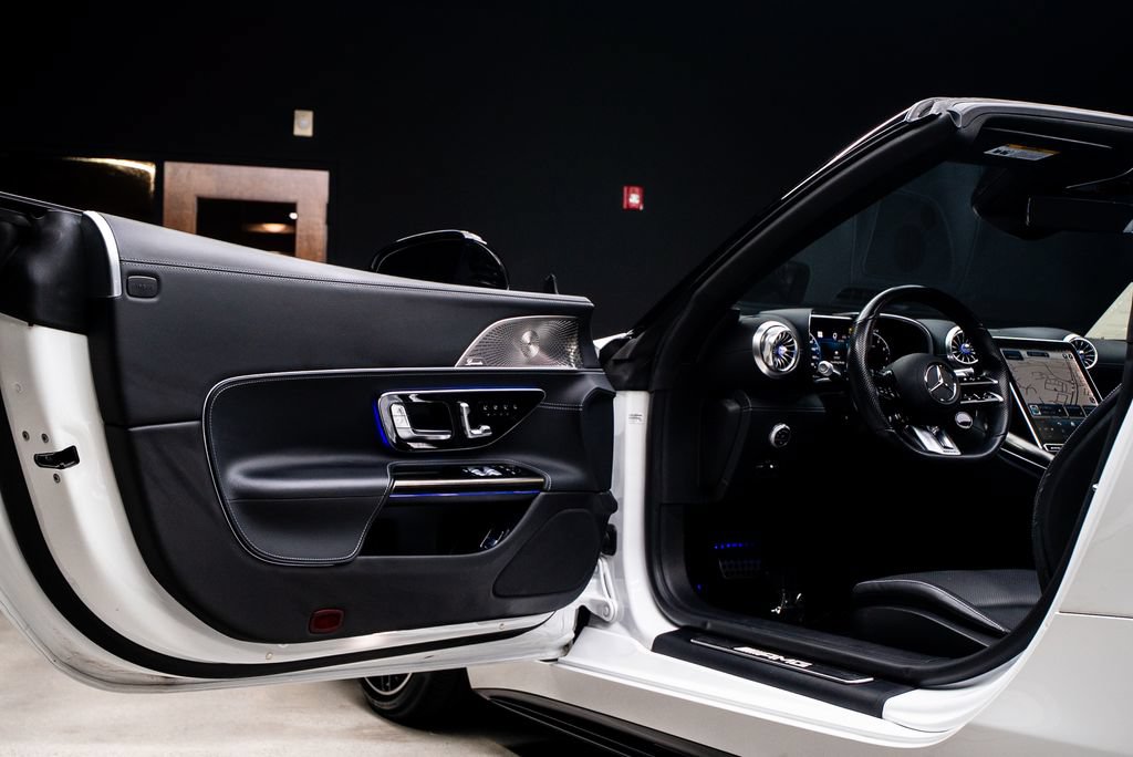 Used 2022 Mercedes-Benz SL 55 AMG 4MATIC w/ Driver Assistance Package image 30