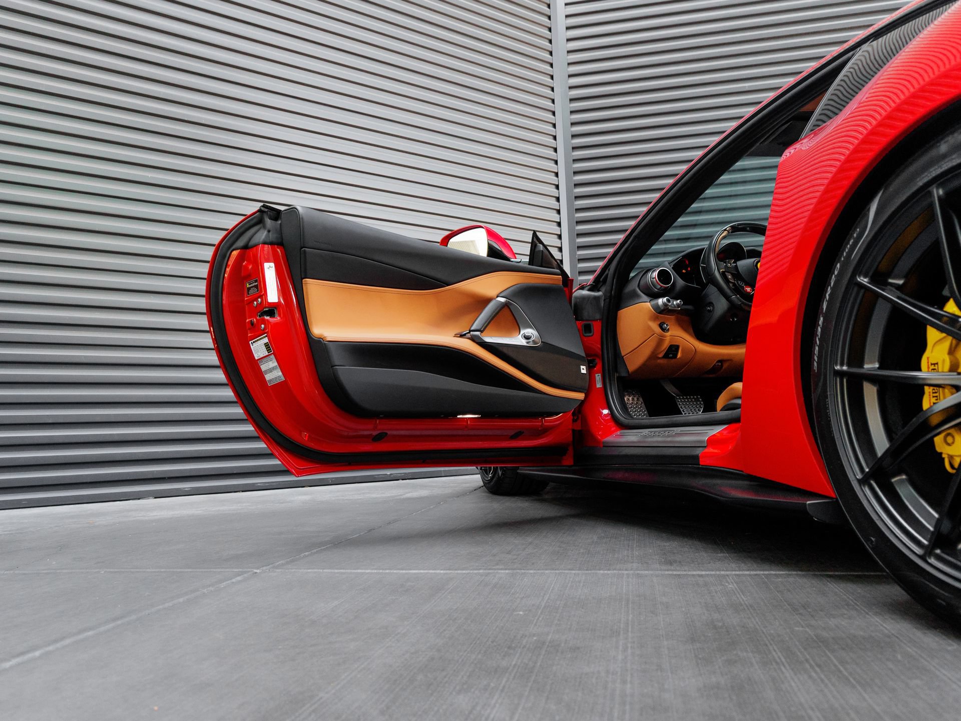 Used 2019 Ferrari 812 Superfast RWD image 14