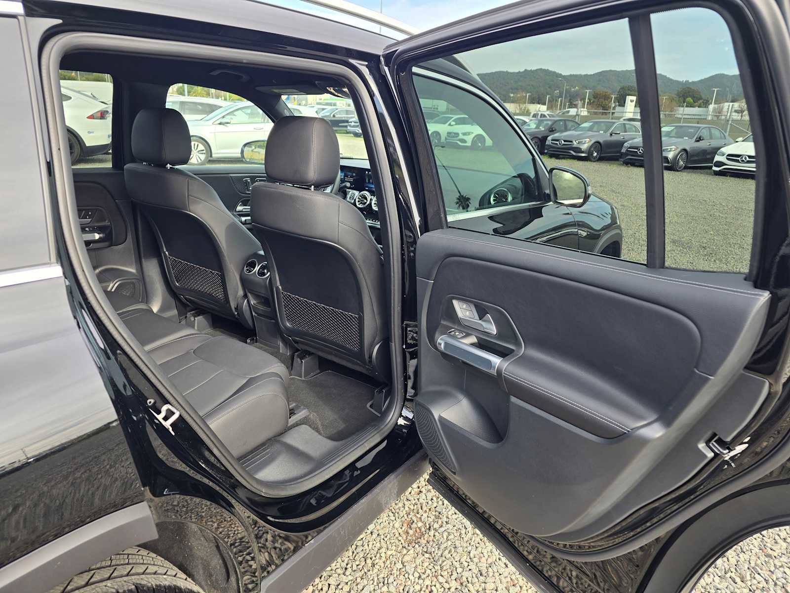 Used 2025 Mercedes-Benz GLB 250 4MATIC image 14