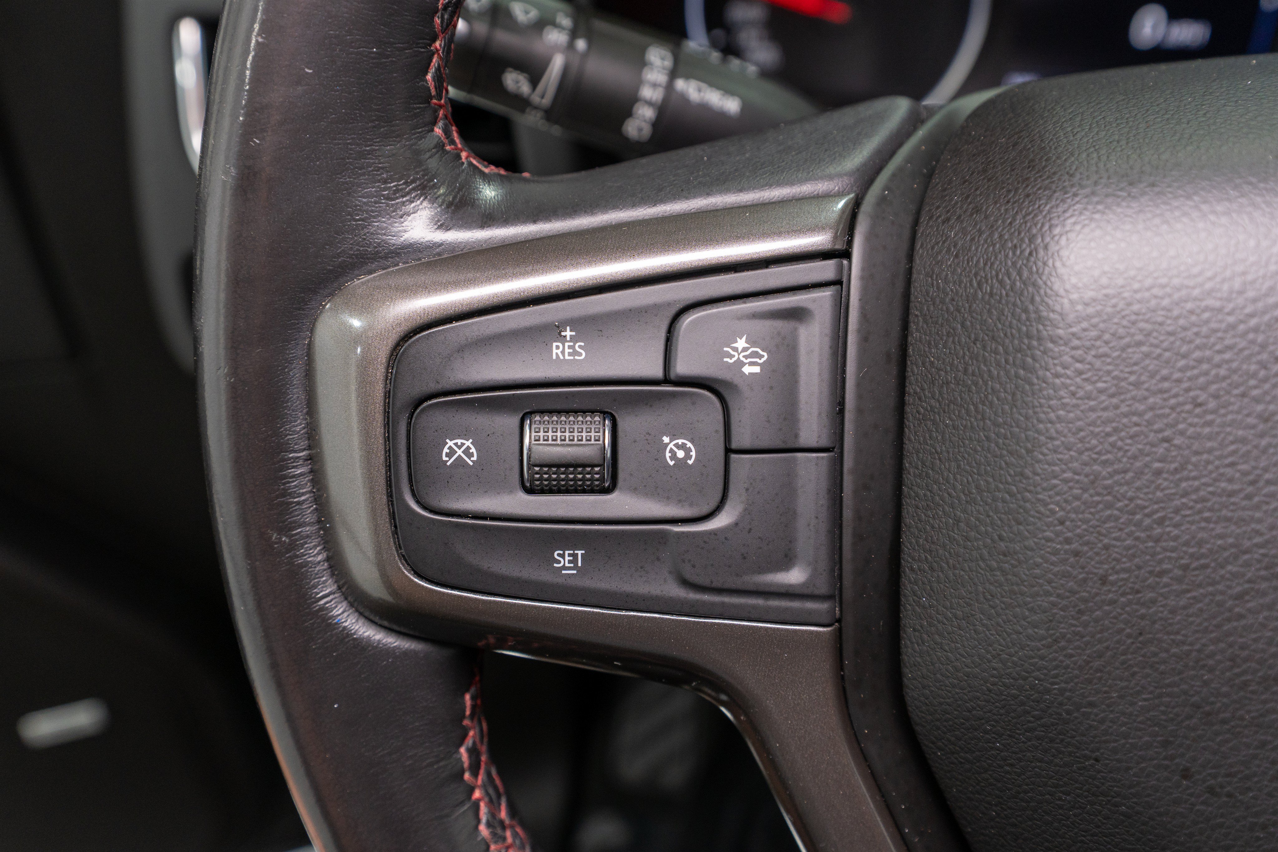 Used 2021 Chevrolet Suburban RST RWD image 26