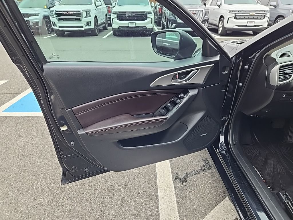 Used 2018 MAZDA MAZDA3 Touring image 10