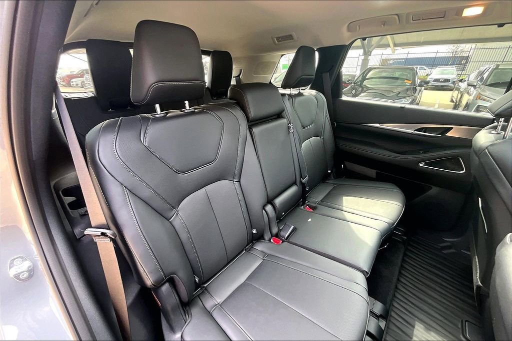 New 2026 INFINITI QX60 Luxe w/ Cargo Package image 7