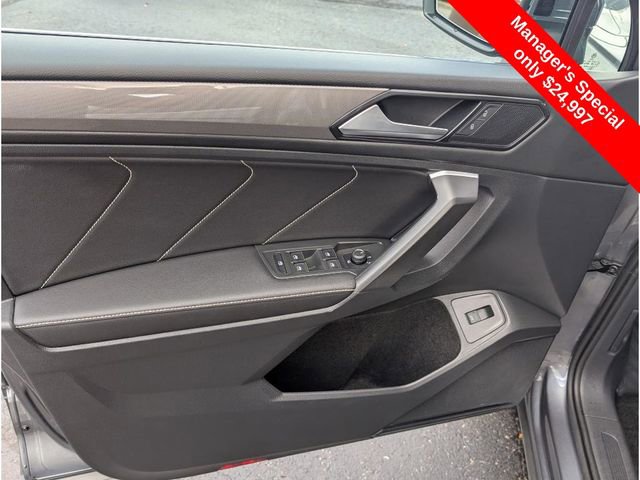 Used 2024 Volkswagen Tiguan SE image 15