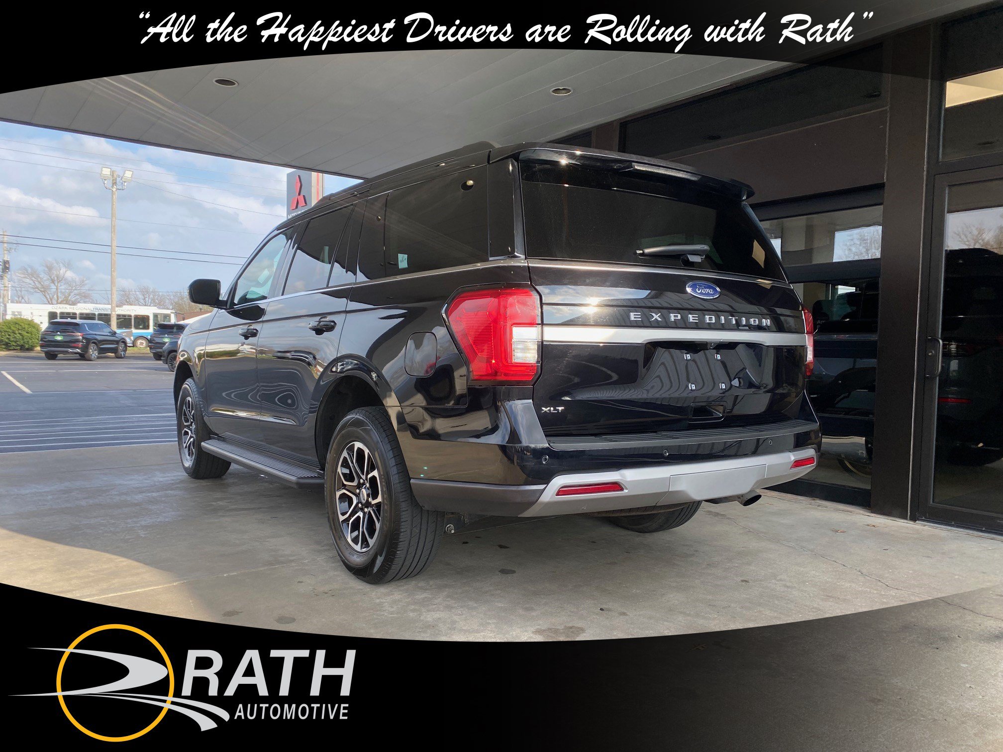 Used 2024 Ford Expedition XLT AWD/4WD image 7