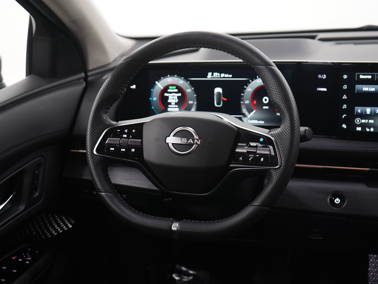 Used 2024 Nissan Ariya AWD image 13