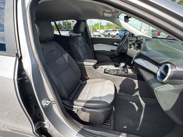 Used 2025 Chevrolet Trax LT w/ LT Convenience Package FWD image 14