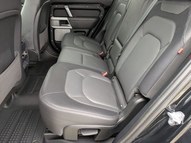 Used 2023 Land Rover Defender 130 X-Dynamic SE image 15