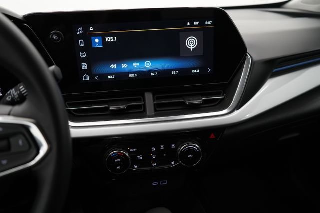 Used 2024 Chevrolet Trax LT w/ LT Convenience Package FWD image 25