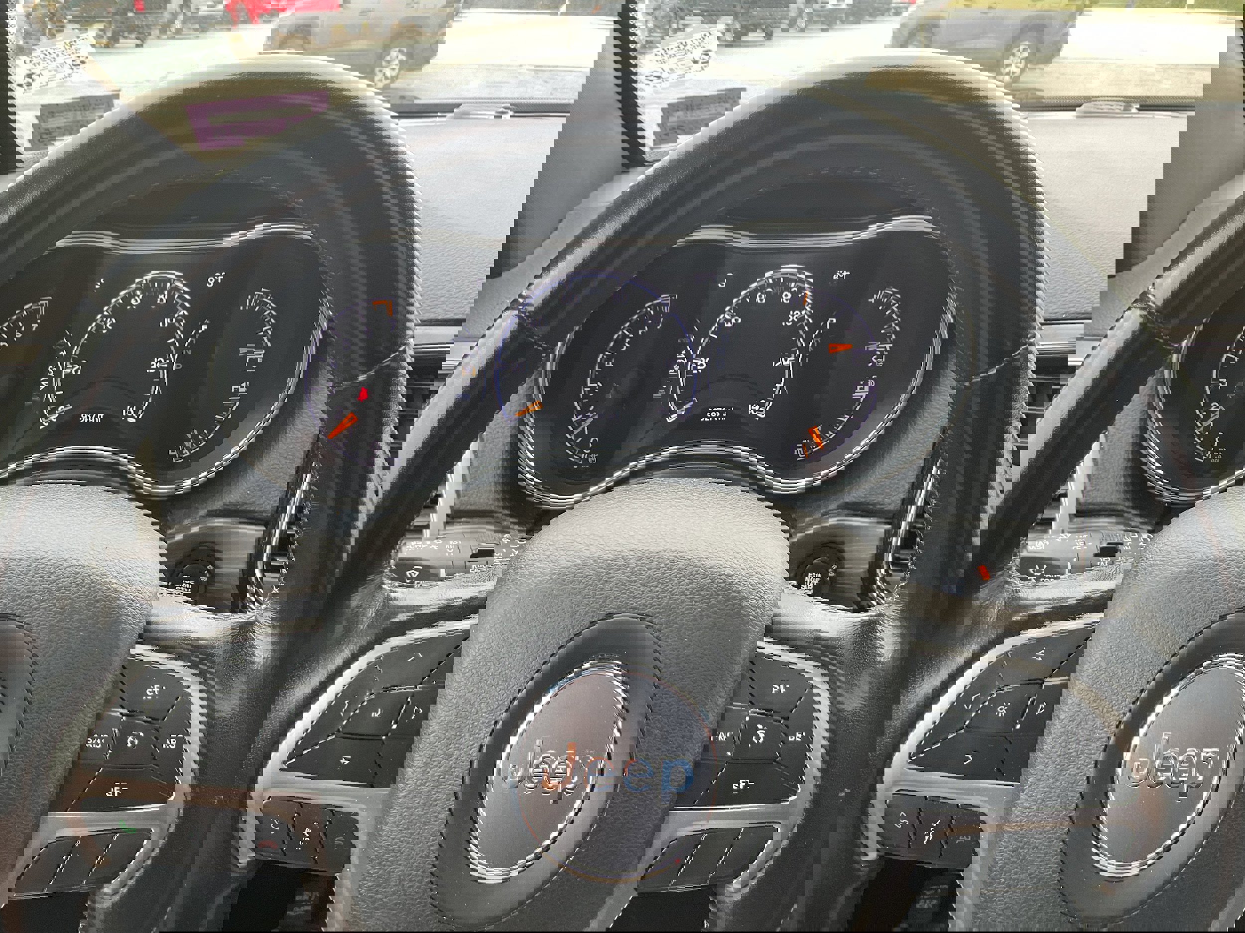 Used 2022 Jeep Grand Cherokee Laredo X image 8