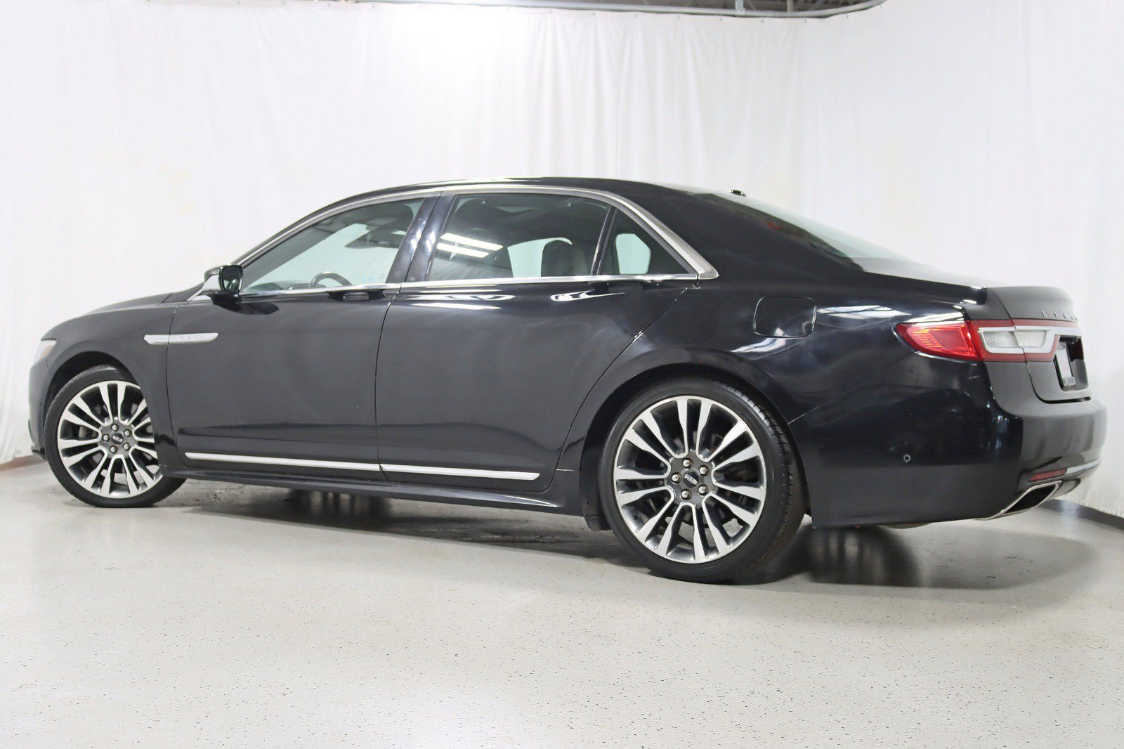 Used 2017 Lincoln Continental Reserve w/ Luxury Package AWD/4WD image 9