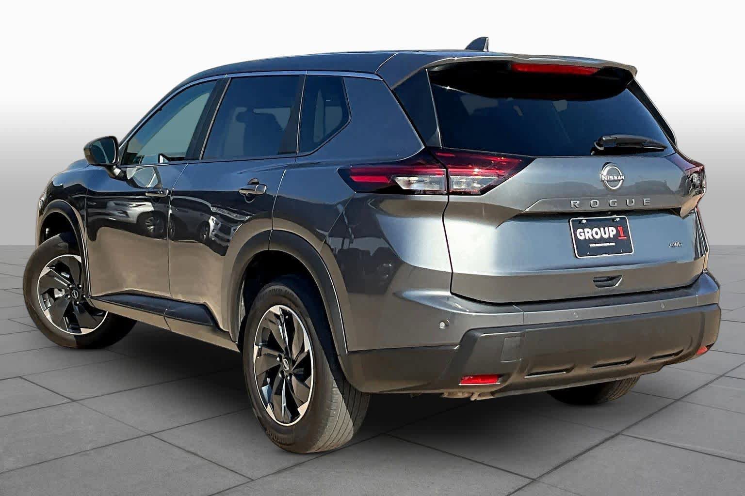 Used 2025 Nissan Rogue SV AWD/4WD image 11
