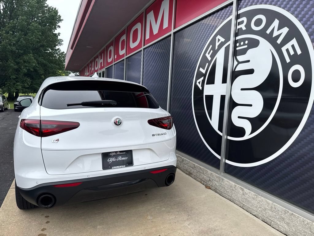 Used 2023 Alfa Romeo Stelvio Sprint AWD/4WD image 12