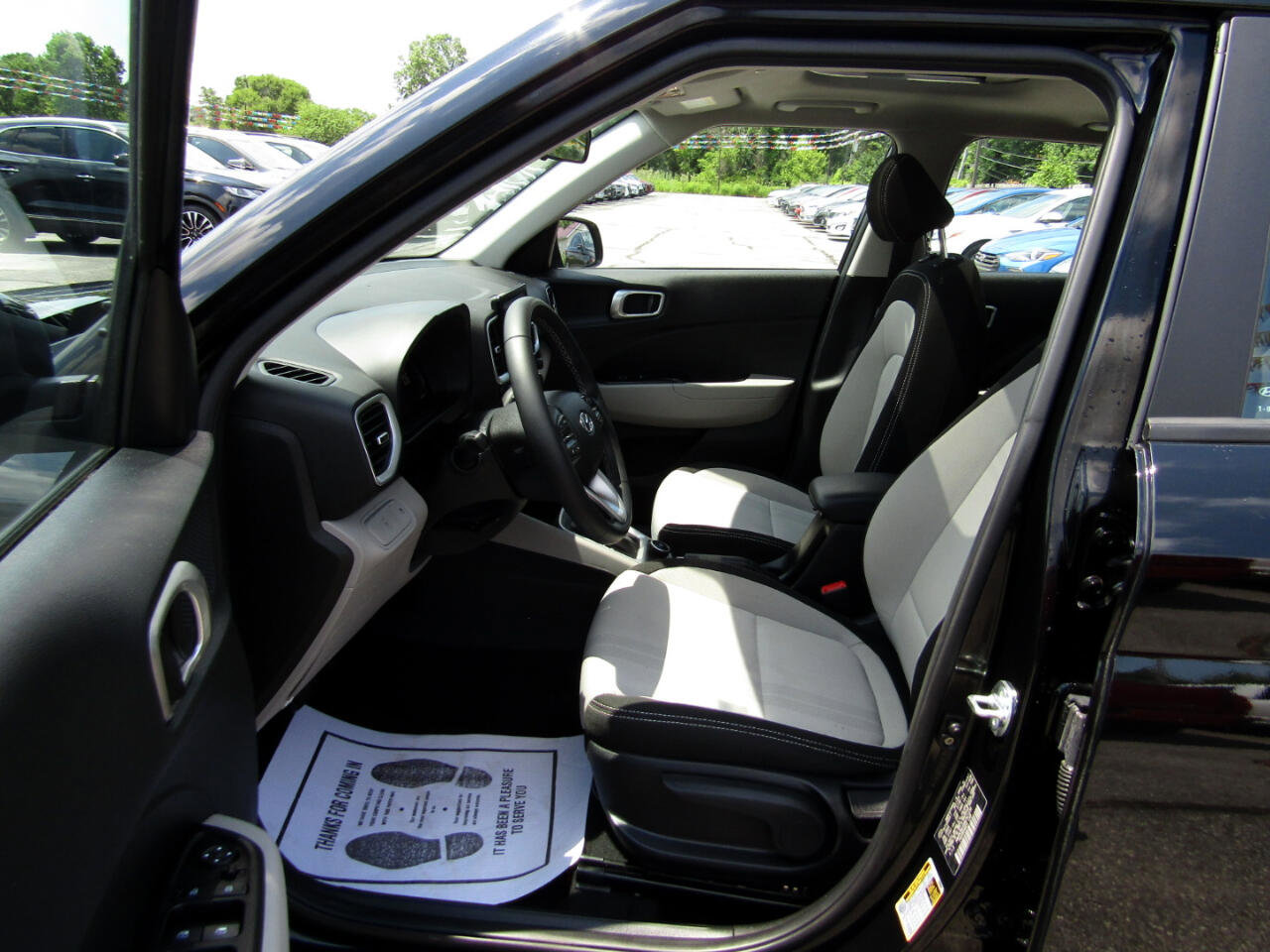 Used 2024 Hyundai Venue SEL image 17