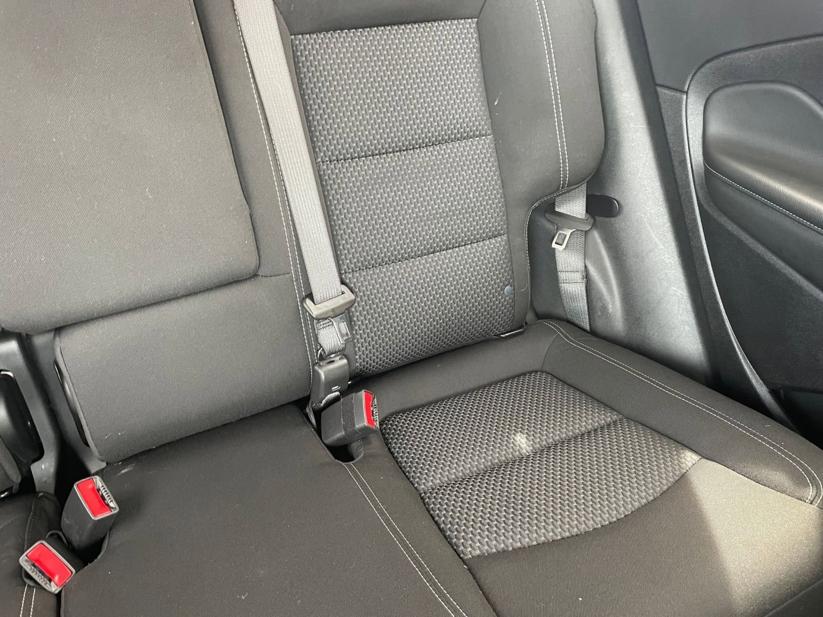 Used 2024 GMC Terrain SLE image 35
