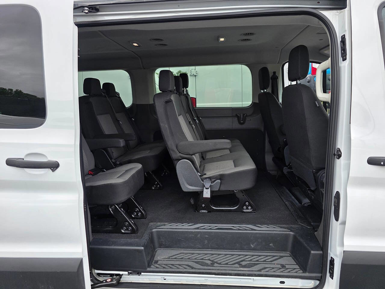 Used 2024 Ford Transit 350 XLT RWD image 21