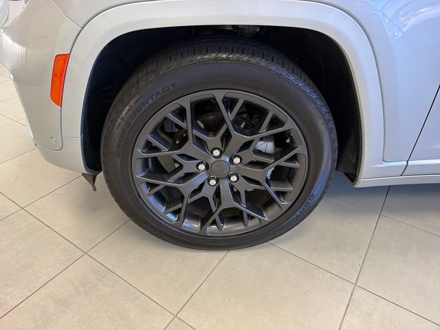 Used 2025 Jeep Grand Cherokee Summit w/ Obsidian Package AWD/4WD image 29