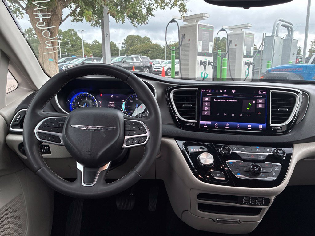 Used 2024 Chrysler Pacifica Touring-L FWD image 20